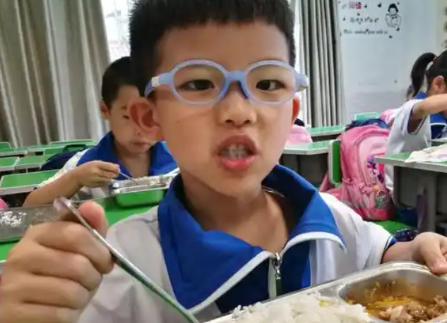 重教传统推动全社会进一步构成关心保护与尊重教师的良好氛围 重教传统推动全社会进一步构成关心保护与尊重教师的良好氛围