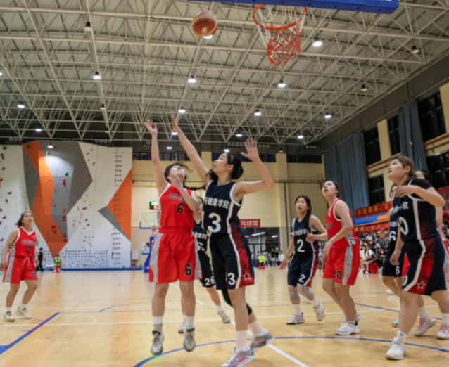 学生每天综合体育活动不低于2小时构建起体健心康的育人系统 学生每天综合体育活动不低于2小时构建起体健心康的育人系统